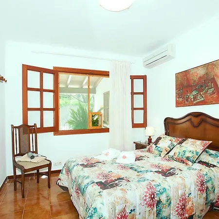 800 M Vom Zentrum Von Entfernt By Interhome Польєнса